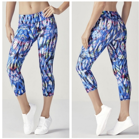 Fabletics Salar Powerhold Capri Legging M 💙 - Picture 4 of 8